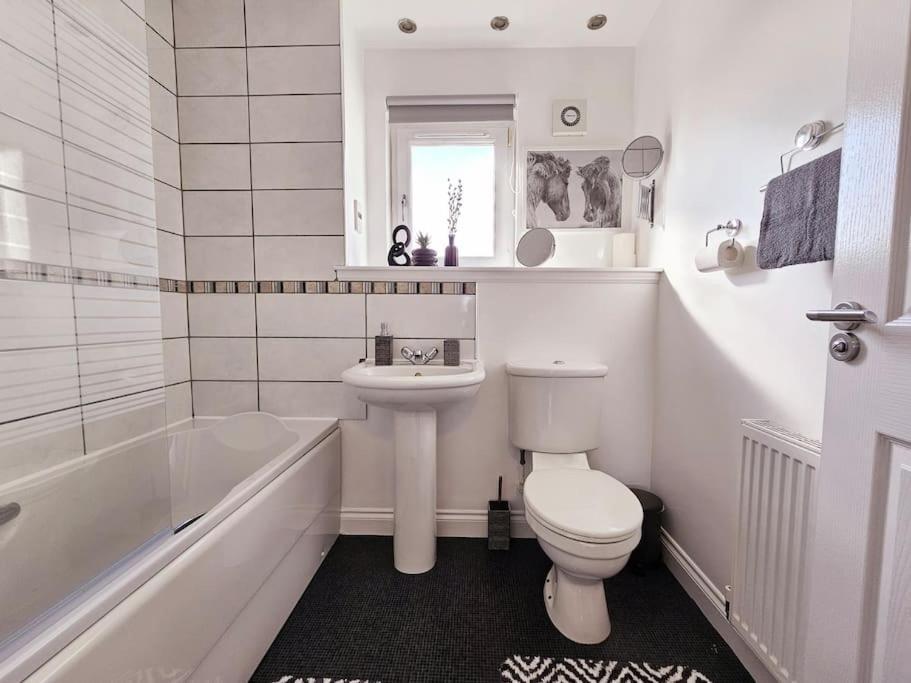 Modern 5 Bedroom Townhouse With Free Parking Glasgow Esterno foto