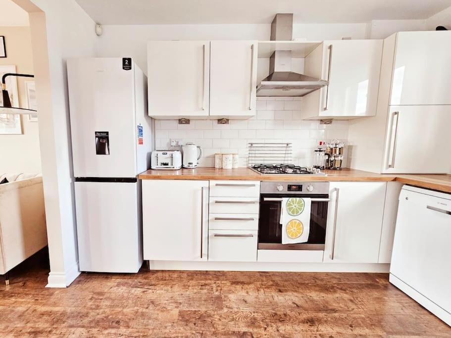 Modern 5 Bedroom Townhouse With Free Parking Glasgow Esterno foto