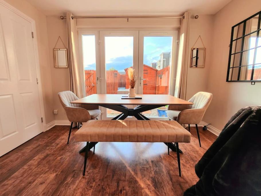 Modern 5 Bedroom Townhouse With Free Parking Glasgow Esterno foto