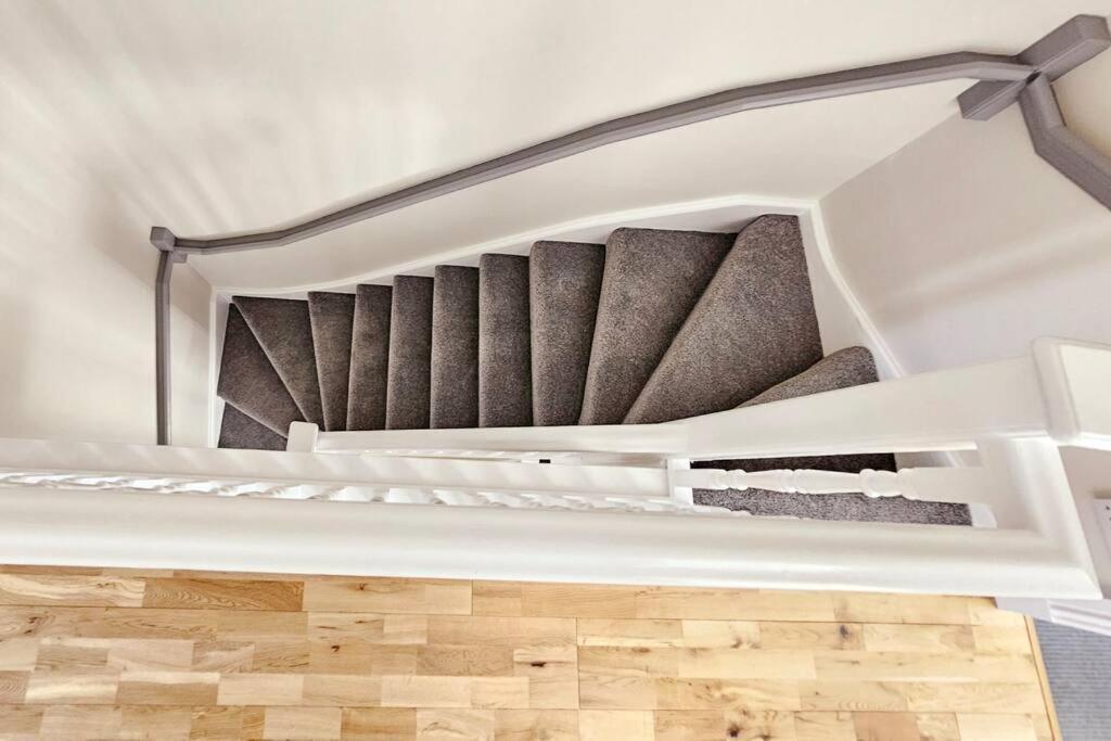 Modern 5 Bedroom Townhouse With Free Parking Glasgow Esterno foto