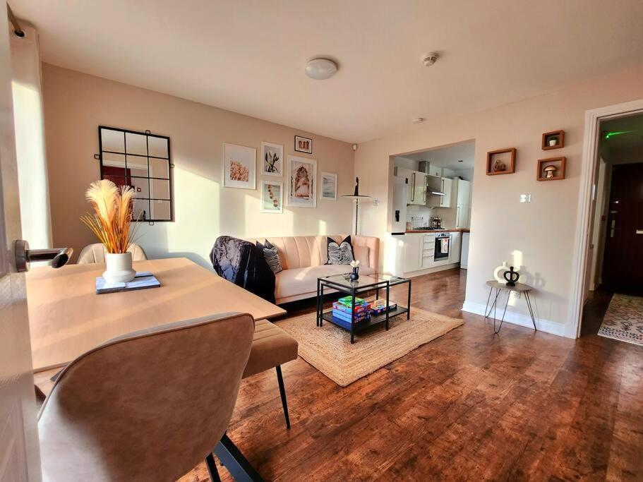 Modern 5 Bedroom Townhouse With Free Parking Glasgow Esterno foto