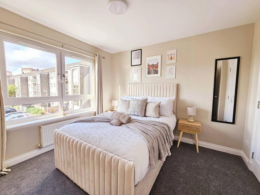Modern 5 Bedroom Townhouse With Free Parking Glasgow Esterno foto