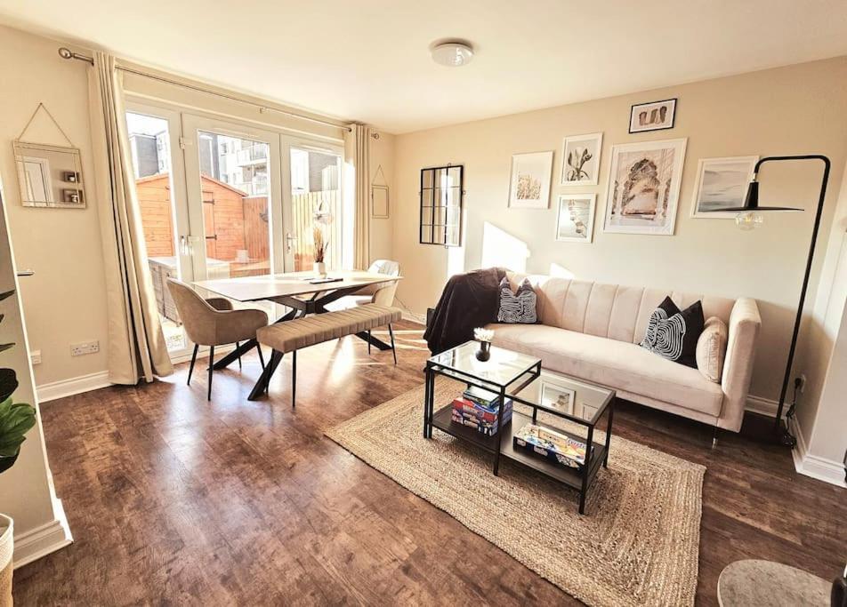 Modern 5 Bedroom Townhouse With Free Parking Glasgow Esterno foto