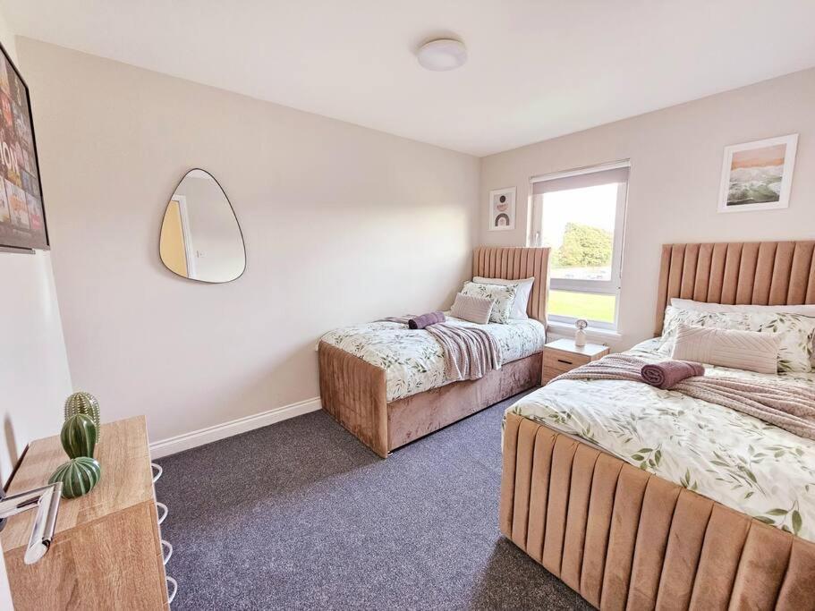 Modern 5 Bedroom Townhouse With Free Parking Glasgow Esterno foto