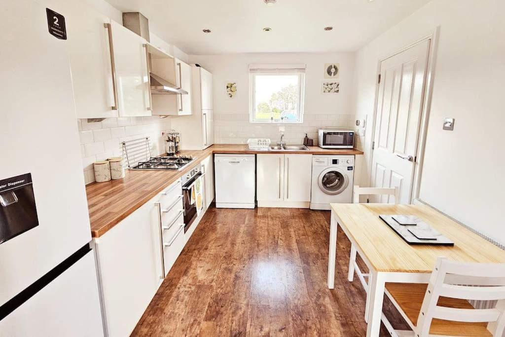 Modern 5 Bedroom Townhouse With Free Parking Glasgow Esterno foto
