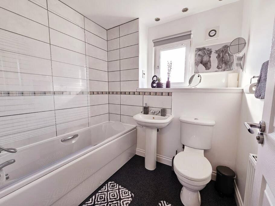 Modern 5 Bedroom Townhouse With Free Parking Glasgow Esterno foto