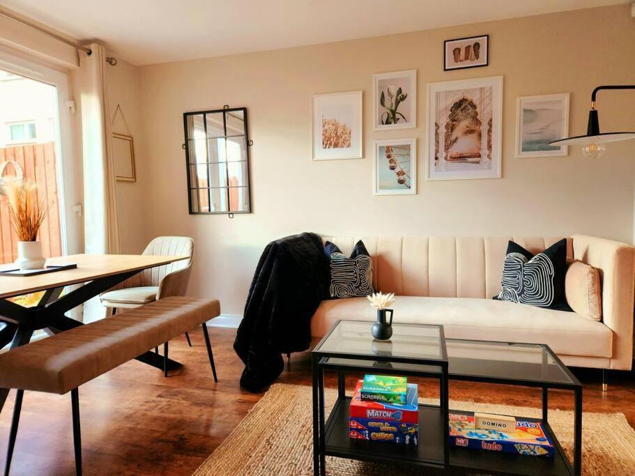 Modern 5 Bedroom Townhouse With Free Parking Glasgow Esterno foto