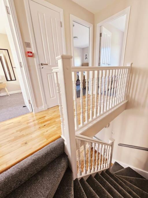 Modern 5 Bedroom Townhouse With Free Parking Glasgow Esterno foto