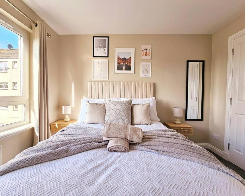 Modern 5 Bedroom Townhouse With Free Parking Glasgow Esterno foto